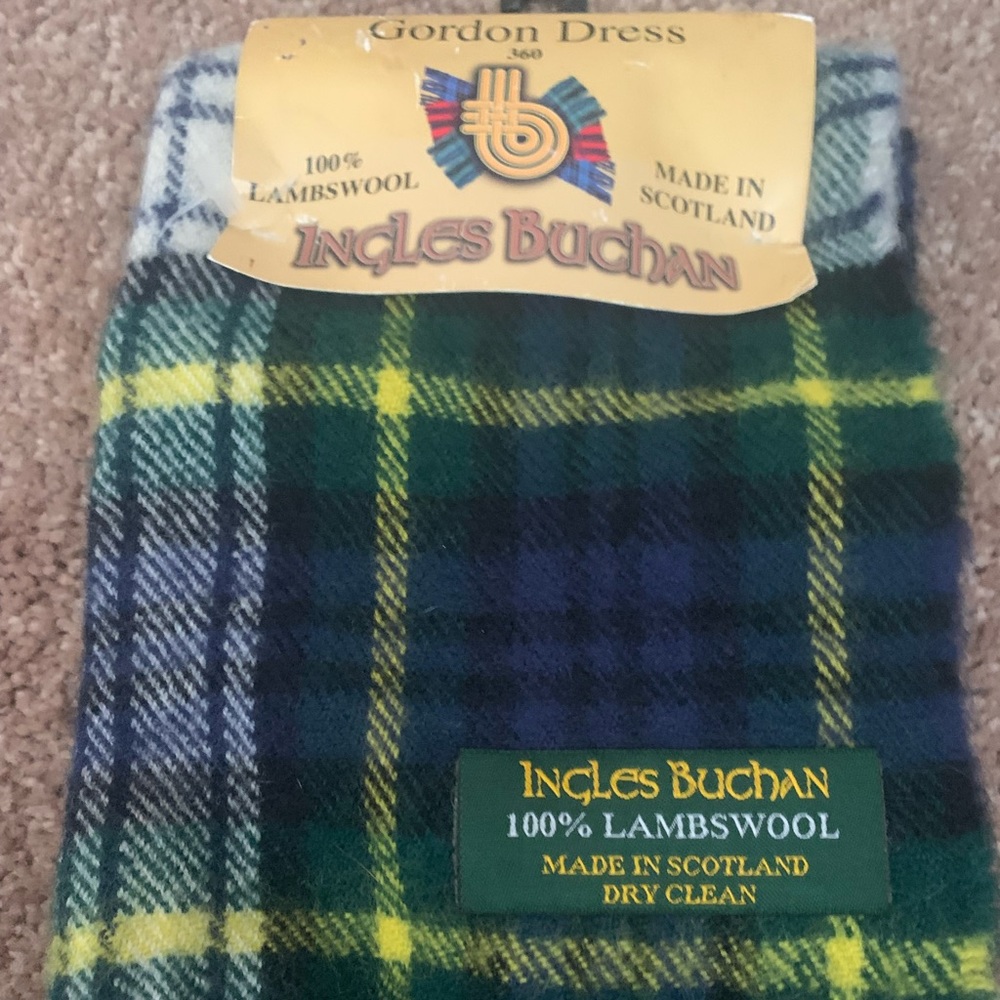 Unisex beautiful 100% lambs wool scarf